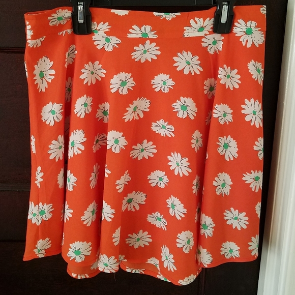 Cute orange flouncy skirt in great condition - Picture 1 of 6
